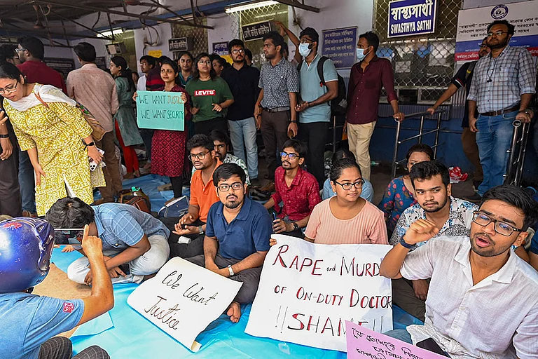 Protest against rape and killing of trainee doctor - | Photo: PTI